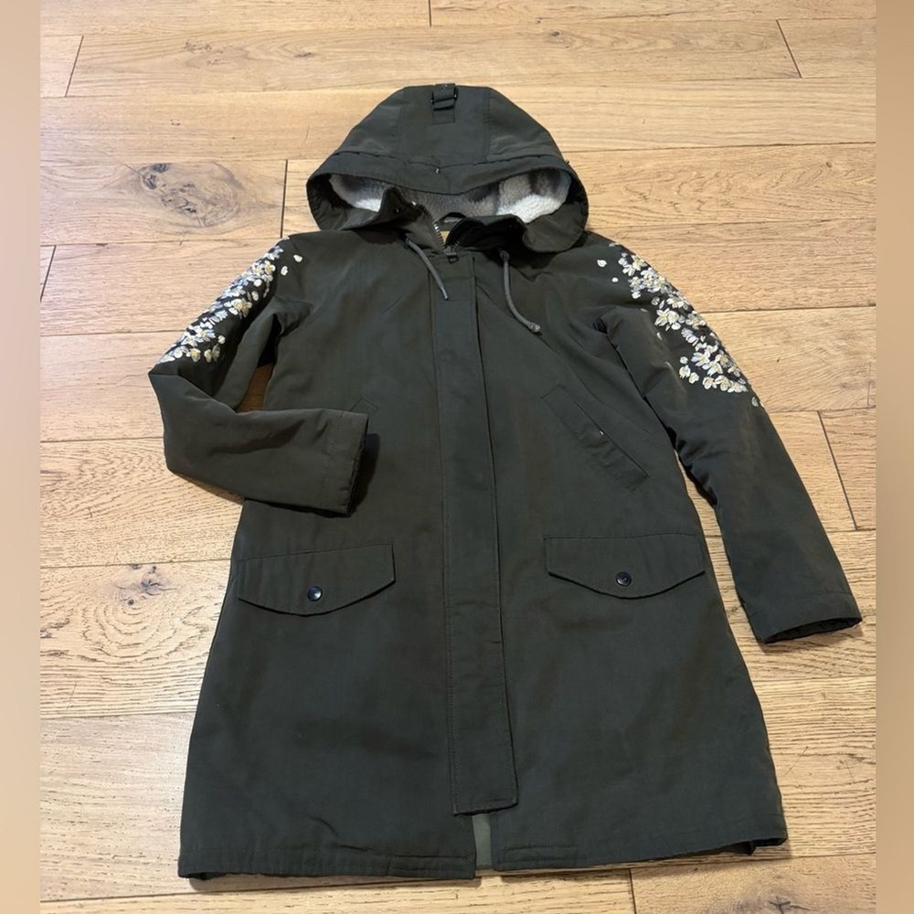 Driftwood Womens Embroidered Sleeve Parka Jacket Small Olive Green Floral Hooded